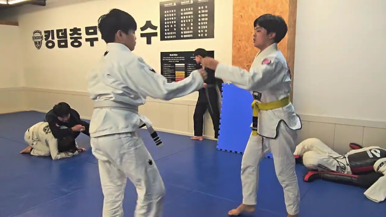 Wan(동아리회장) vs Hun(동아리회원) 중3회원이 중1회장을 이길수 있을까?
