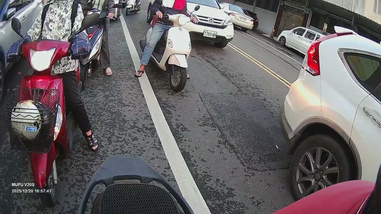 屏東市公園西路朝中山路機車逆向騎