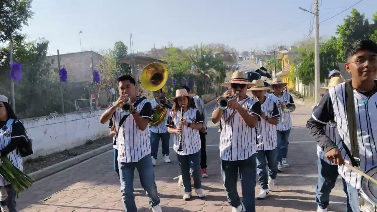 Banda la Tremenda de Tonahuixtla llevando flores al Sr. De telpalcingo 2026