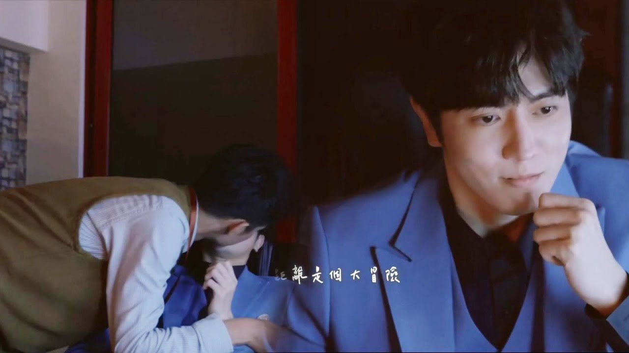 小受趁帥總裁熟睡偷親他，總裁表面上嫌棄，其實內心暗爽，事后还慢慢回味！#男男#bl#愛情#同性