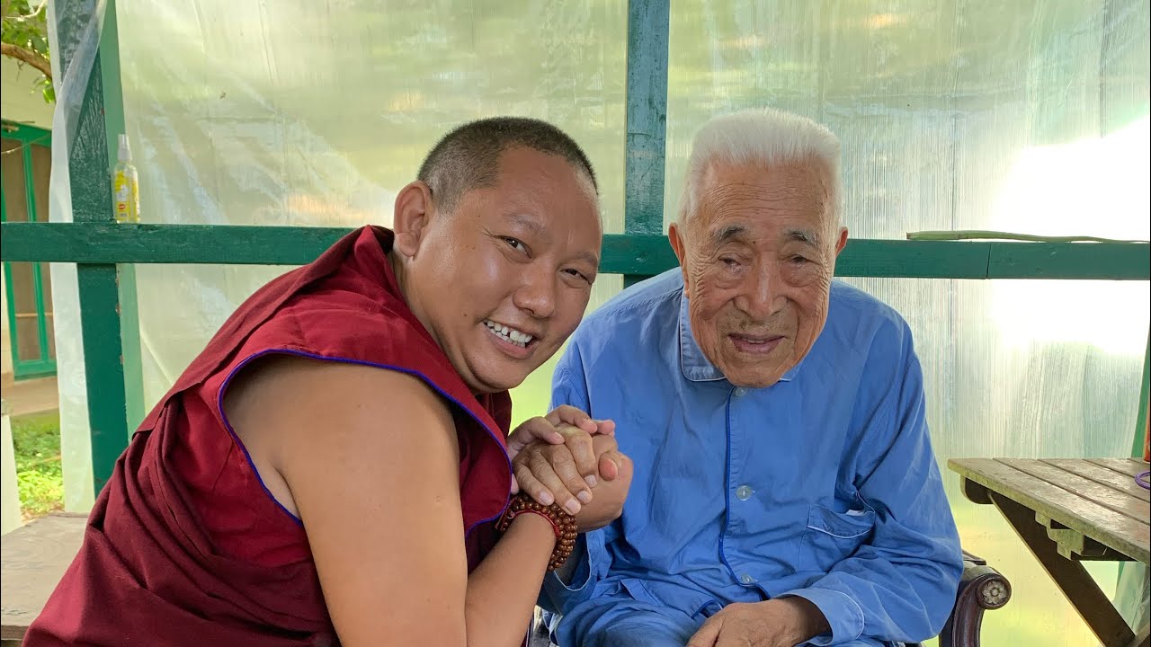 With Gyalo Dhondup elder brother of Dalai Lama བཀའ་ཟུར་རྒྱལ་ལོ་དོན་གྲུབ་ཀྱི་གསུང་ཐོར་བུ་འགའ་ཞིག