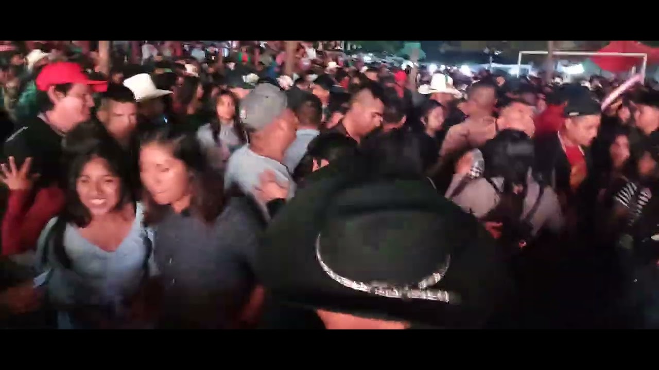 Santa Cruz zenzontepec / Grupo la apuesta