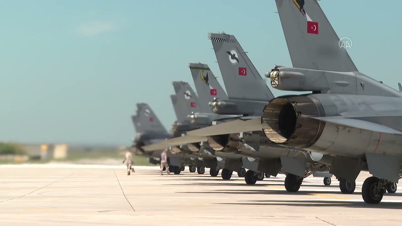 Pilotun Çanakkale Abidesini selamlaması