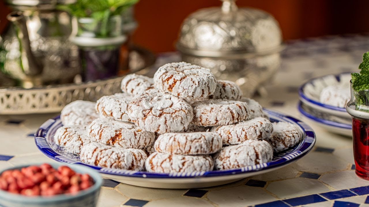 [ENG] Tempting Moroccan Peanut Crinkle Cookies (Ghriba) Recipe | Flavors of Morocco