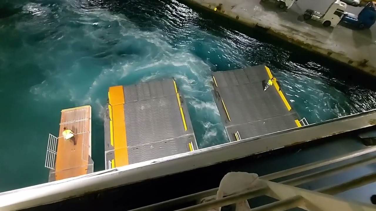 Blue Star 2: Βραδινή άφιξη στη Σύρο!! // Blue Star 2: Arrival in Syros!! (Blue Star Ferries)