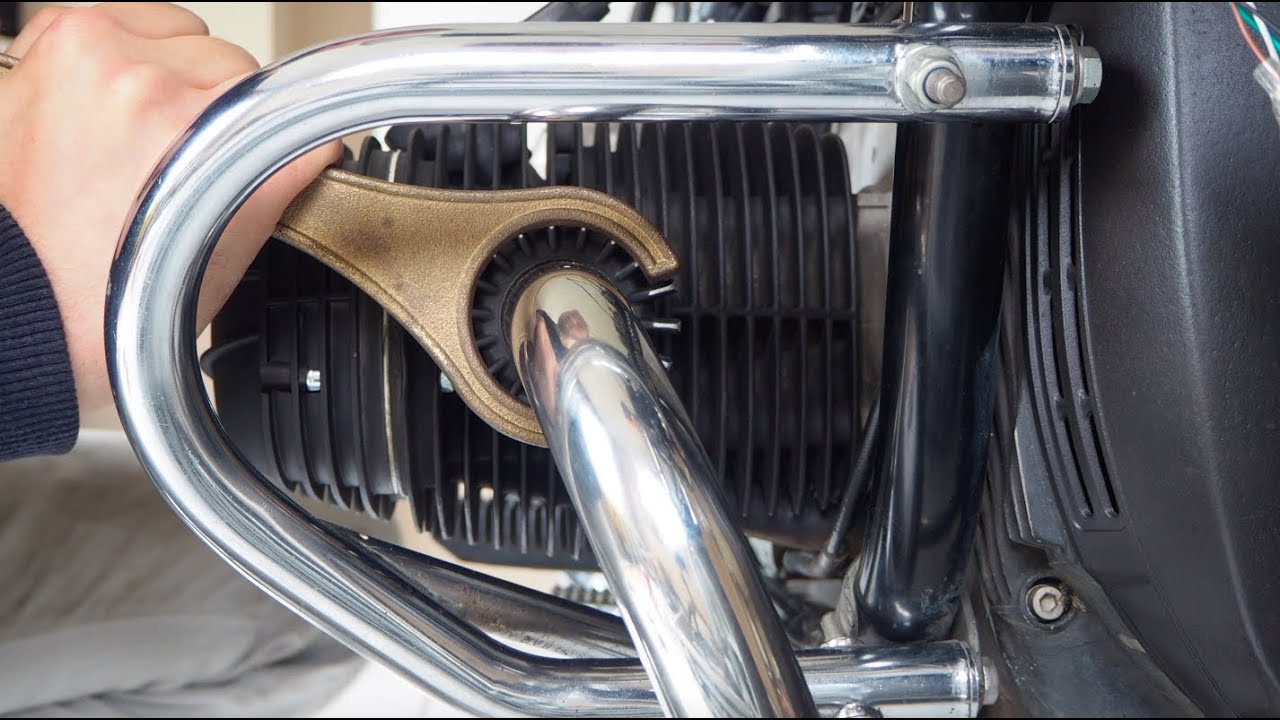 BMW R65 Cafe Racer build - Step 3: Cylinders, Exhaust System and Foot Pegs