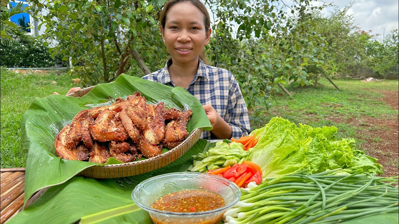 សាច់ជ្រូកបីជាន់បំពងស្រួយឆ្ងាញ់ ឆម ស្រីផាច - Chhom Sreypach