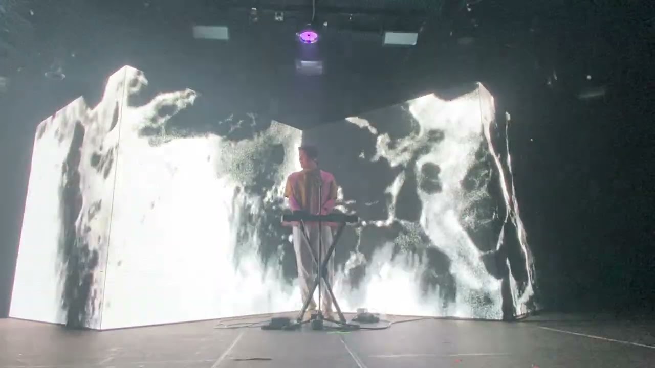 Feel it all around - Washed Out live in Honolulu Hawaii (September 13, 2025)
