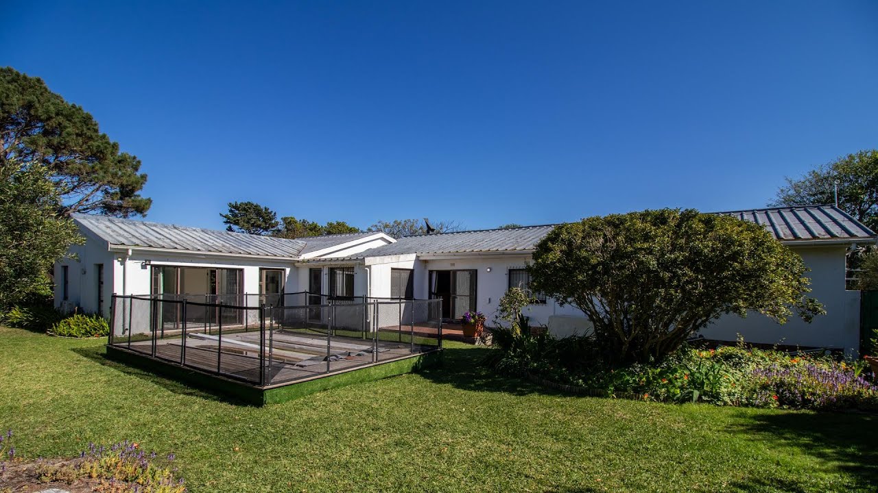5 Bedroom Home For Sale | Fisherhaven