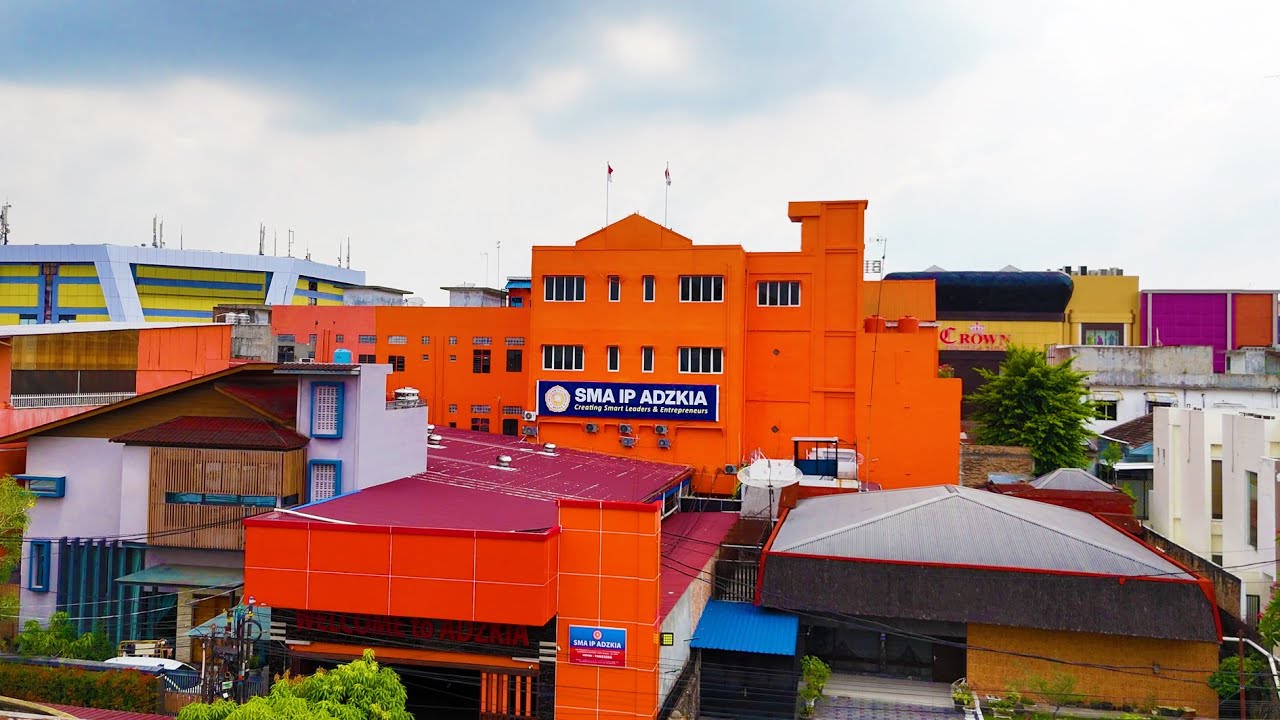 Wow.. Keren..!!! Melihat dari dekat SMA Islam Plus Adzkia di Jalan Iskandar Muda Medan