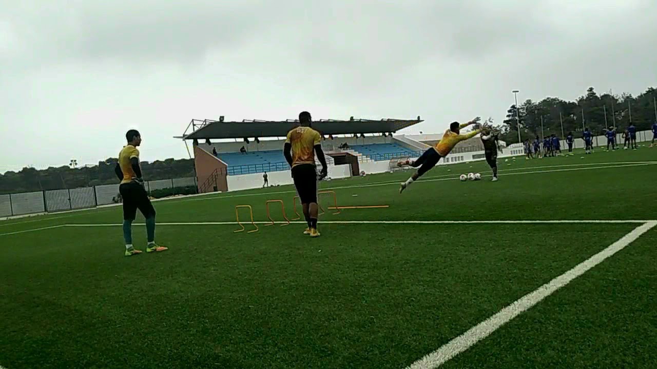 goalkeeper 17 08 2019 l'entrainment jeu des pied et plongoen