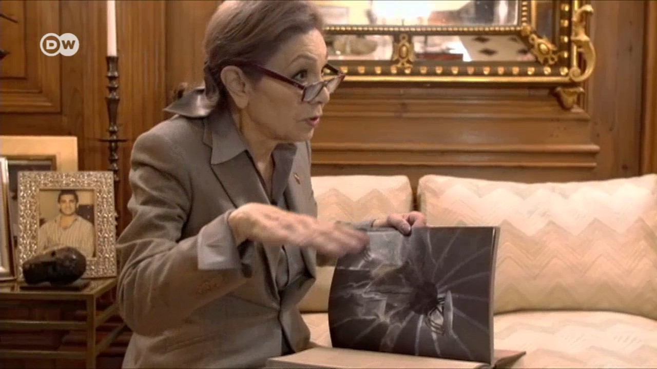 Ela foi imperatriz do Irã e hoje vive no exílio em Paris