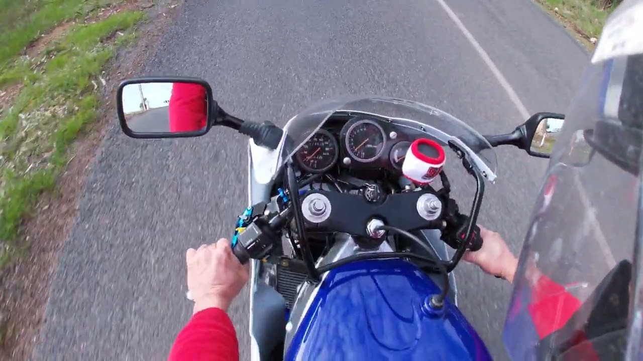 SUZUKI RGV 250 VJ22 Running in, First Road test. Started to whistle, Oh No!