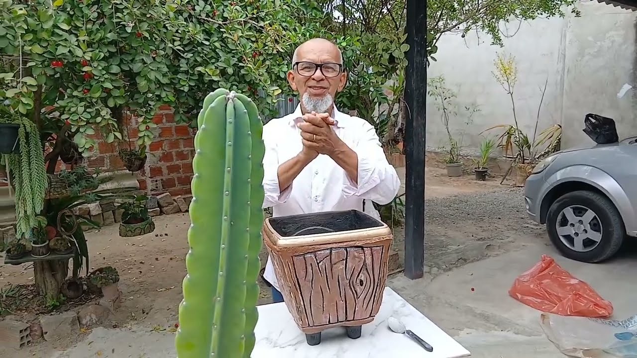 USEI UM VASO PLÁSTICO COMO FORMA!