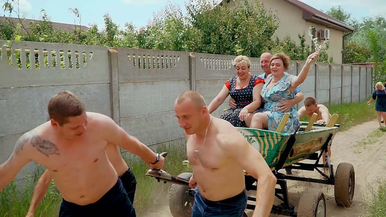 Второй день украинской свадьбы в Николаеве с костюмами и купание тещи в реке по народным традициям
