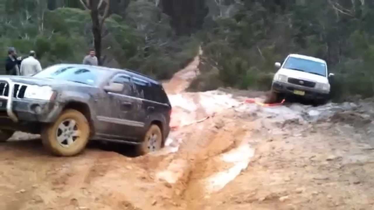 Toyota Land Cruiser Recovered by Jeep Grand Cherokee HEMI