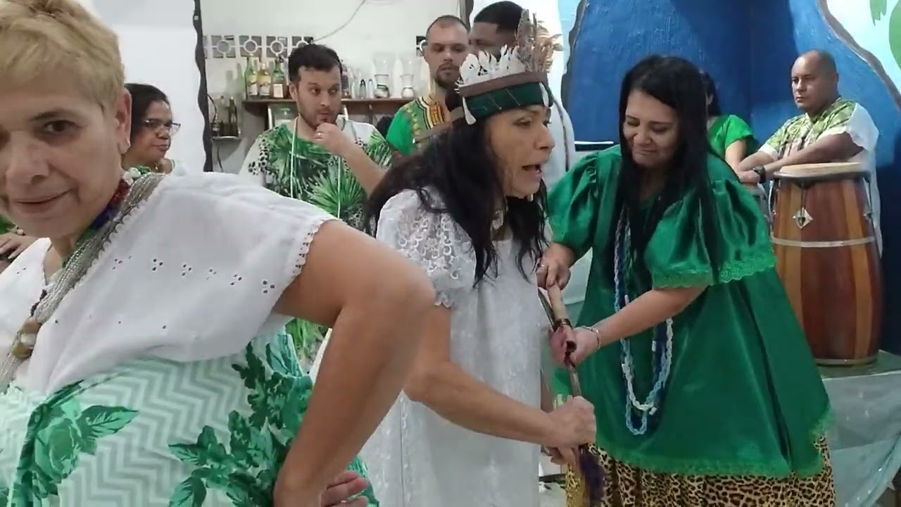 Caboclinho Ubiratan chegou com sua flecha para trazer alegria - e teve parabéns no final