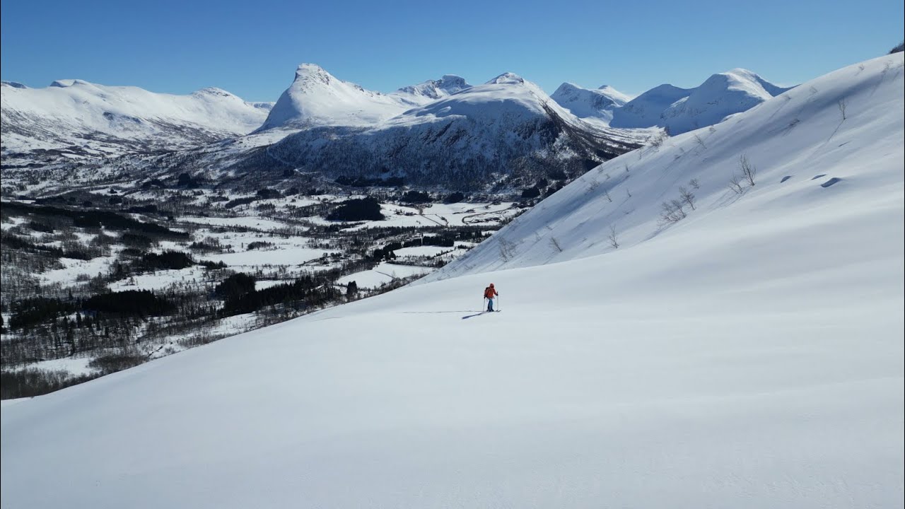 perfect ski touring day in Norway. Backcountry freeride skiing Sunmøre skiwithme Sandfjellet