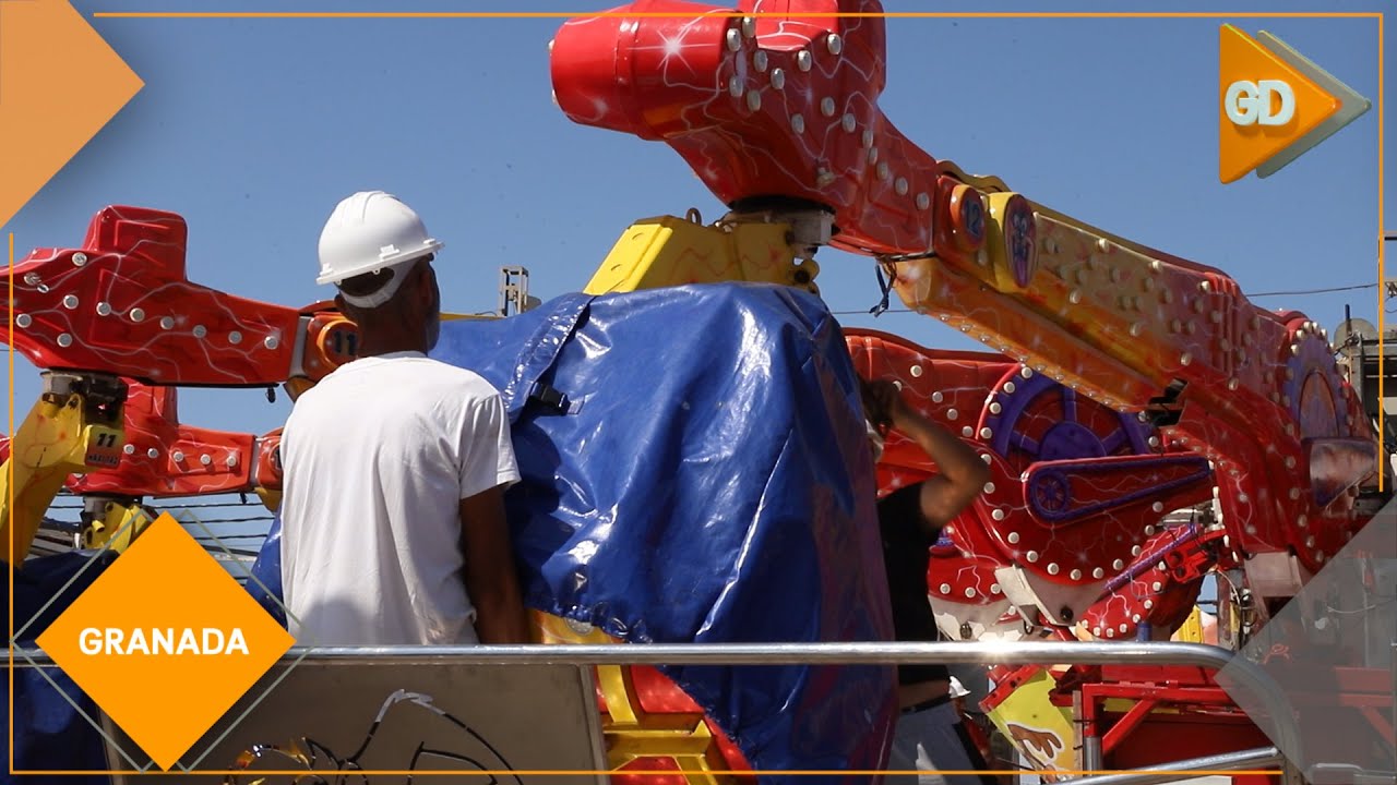 Los feriantes ultiman detalles en el montaje de las atracciones antes del inicio del Corpus