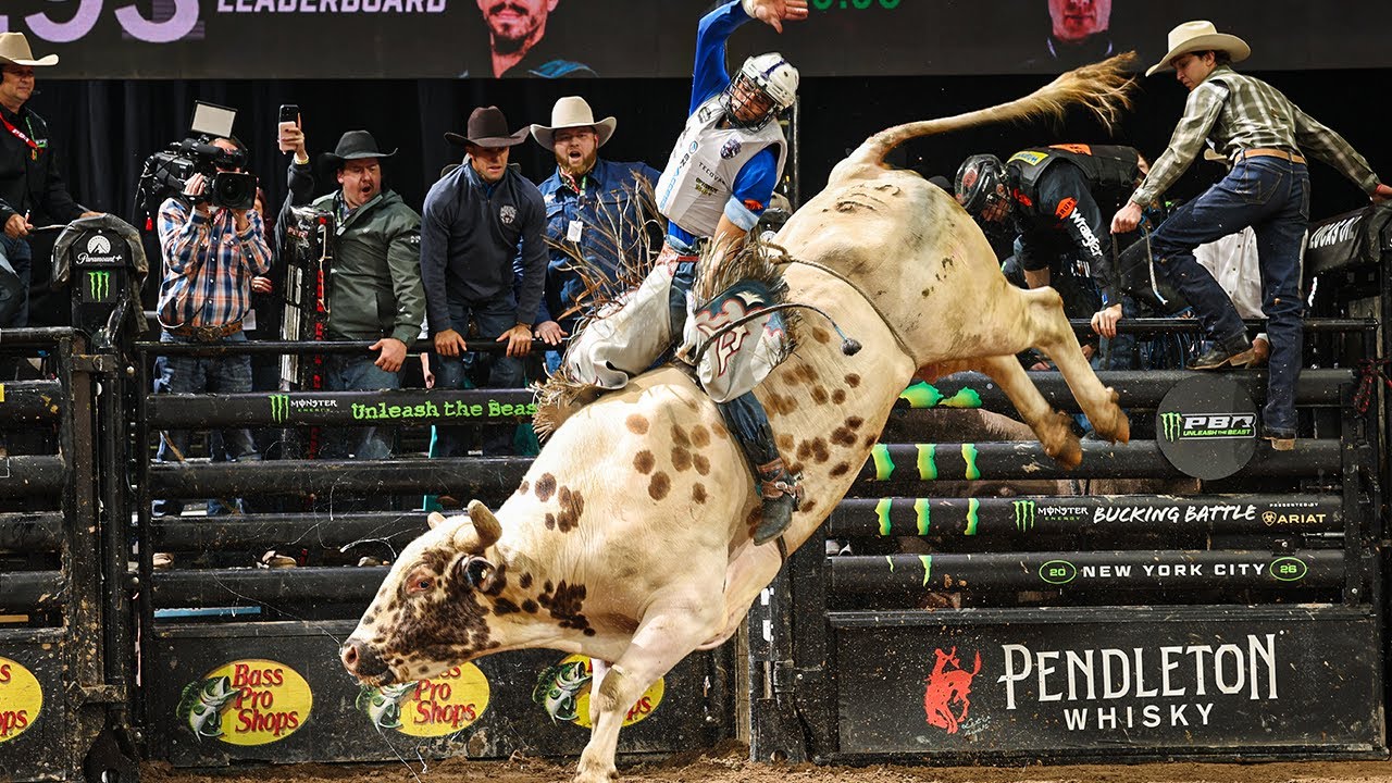 90-POINT RIDE! Leandro Zampollo rides Bex Red Eye for 90.85 Points | PBR UTB Highlight