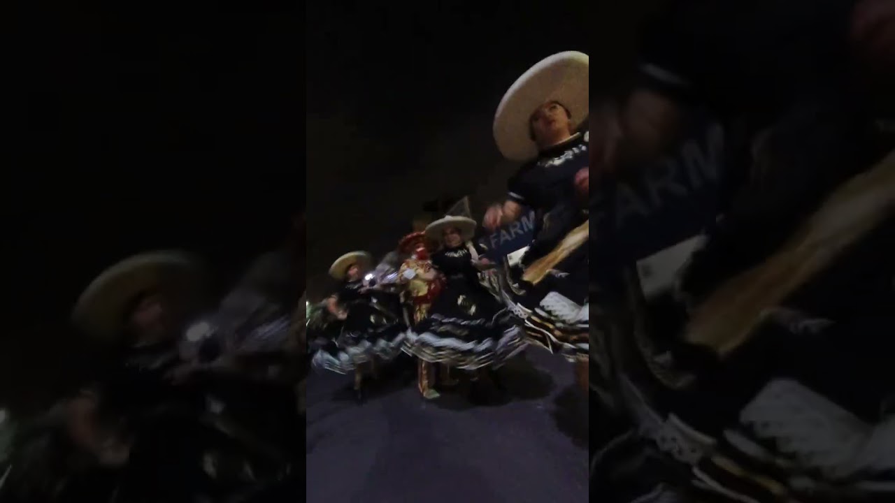 Comparsa doble alianza bailando en su gran fiesta de carnaval 2026 
