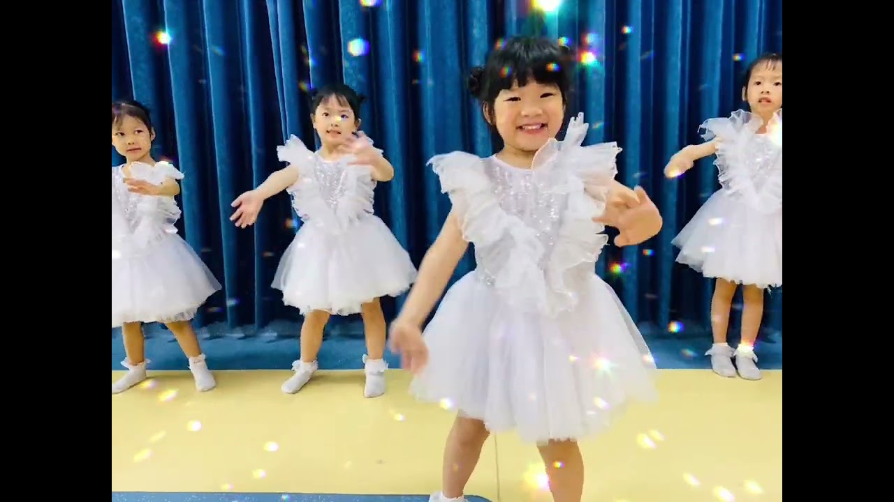 An Chi - Khánh Vy - Hoàng Sâm - Bảo Hân - Tuệ An - Trúc Linh - Thảo Linh 