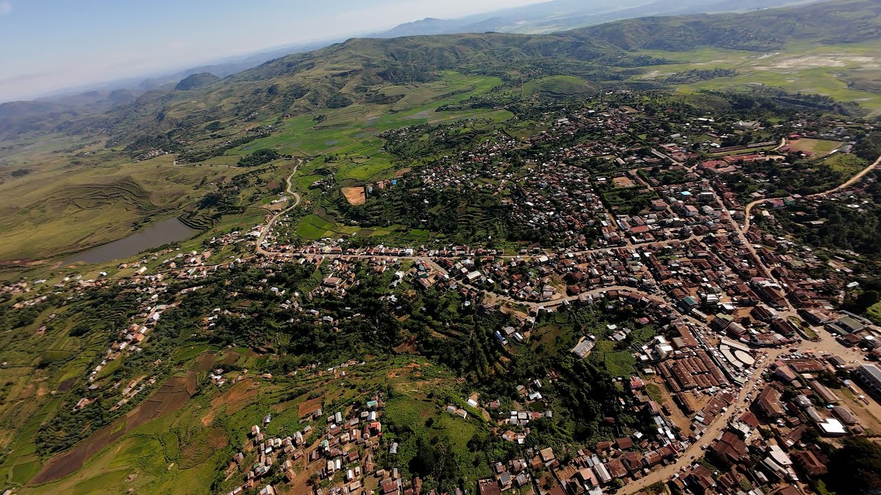 Du C&ocirc;t&eacute; de Madagascar : Ville de Soavinandriana