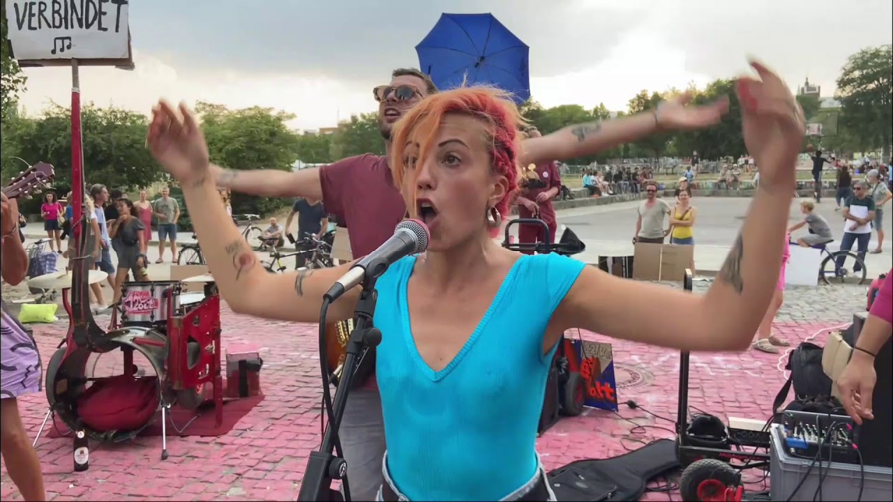 Keep an Eye on Tinder - Daiana Lou Live at Arena