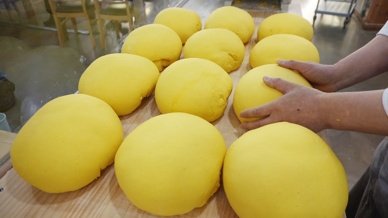 Amazing Knife Cut Dumpling Skin Master  의정부칼국수 만두피 달인의 군만두