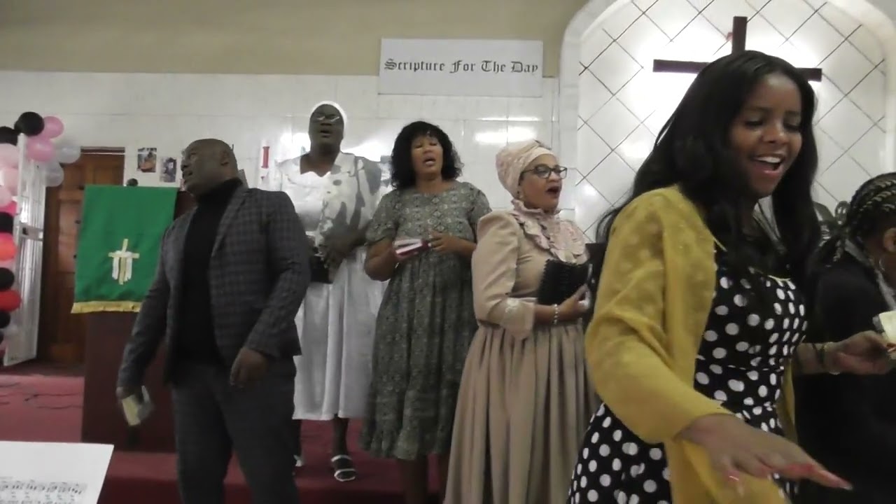 Shalom Parish Council elders’ choir with “!Khe ta ra /Hom!natse” N285