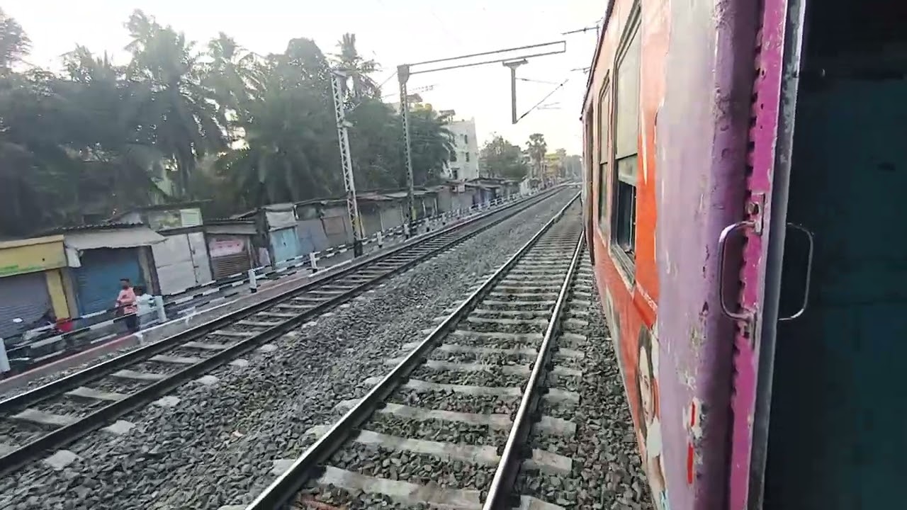 Emu departing Sonarpur Jn and changing tracks from 3rd to 1st line !!! 