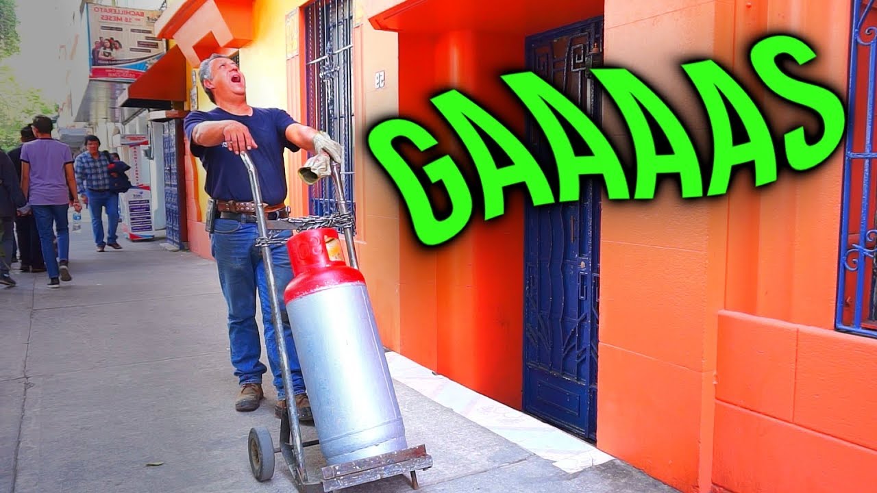 FUNNY Things That Only Happen in Mexico