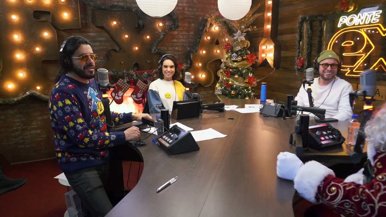 Santa Claus llega a La Caminera para preguntarle a los locutores si se han portado bien 🤭🧣🎁