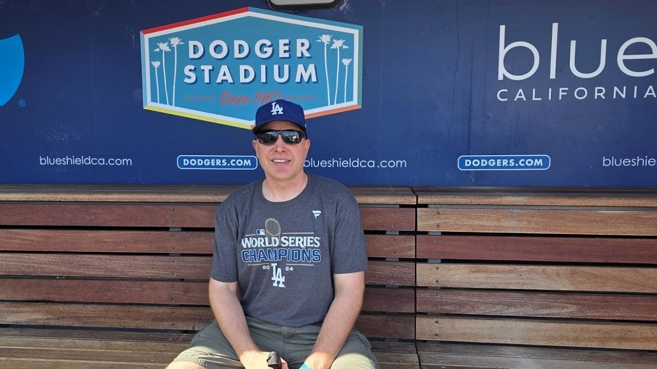 Dodger Stadium Clubhouse Tour at DodgerFest 2026! | Dugout Photo Op!
