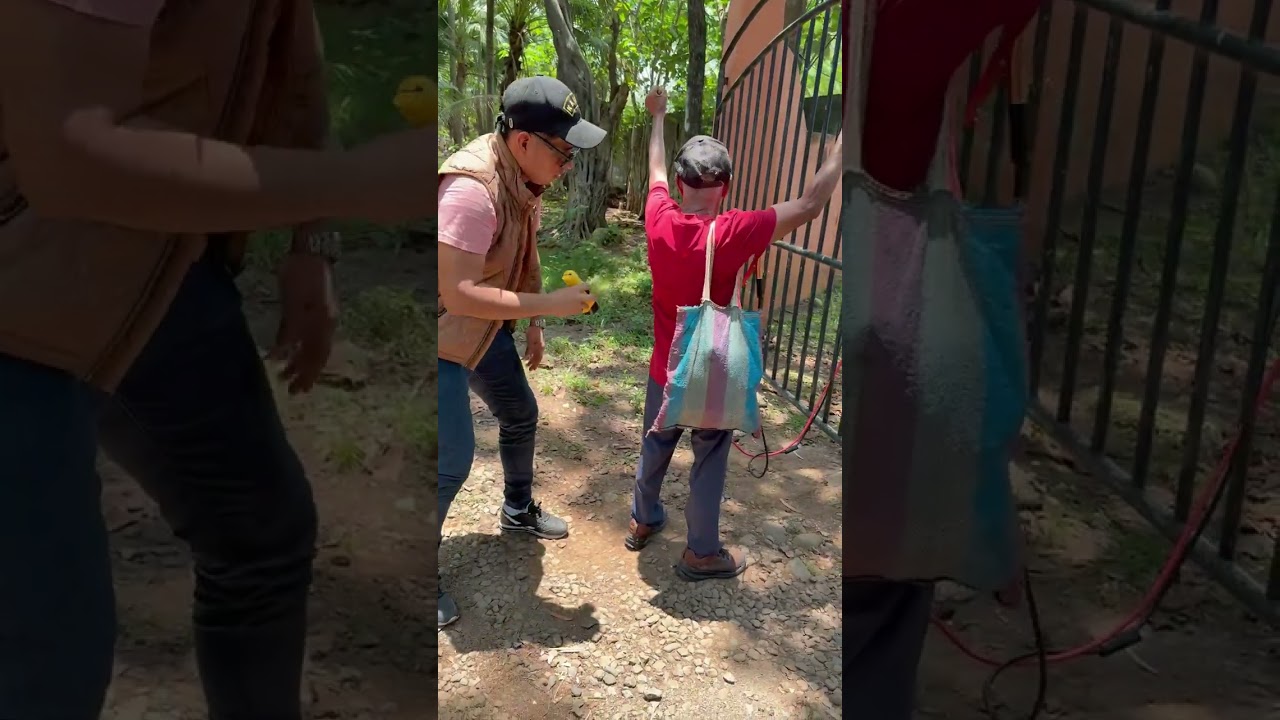 El Seguridad de la Finca no deja salir a #Mechito