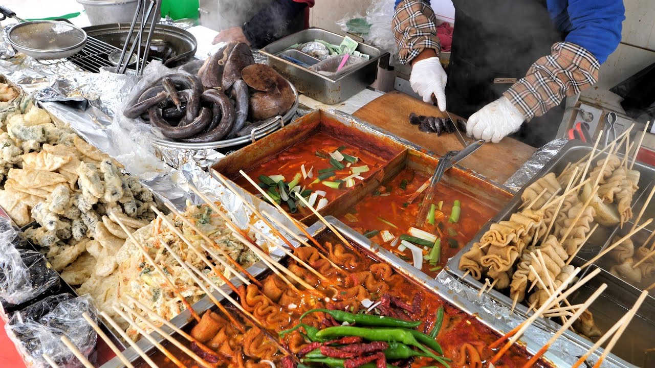 Корейский традиционный острый ттокпокки в течение 20 лет, корейская уличная еда