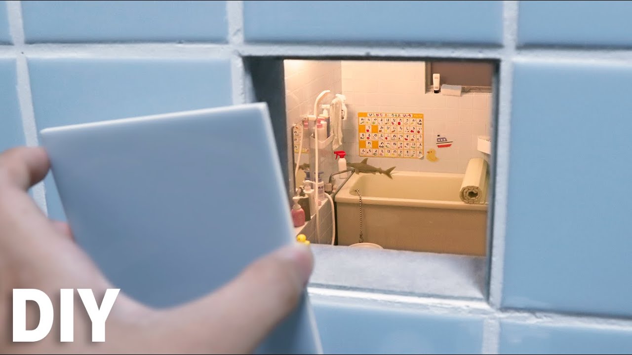 お風呂場のタイルを剥がしたら中に小さなお風呂がありました。How to make a miniature bathroom in the wall.