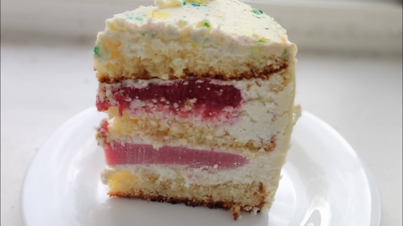 Бісквітний торт з полуницею та сирним кремом: простий та неймовірно смачний рецепт домашньої випічки