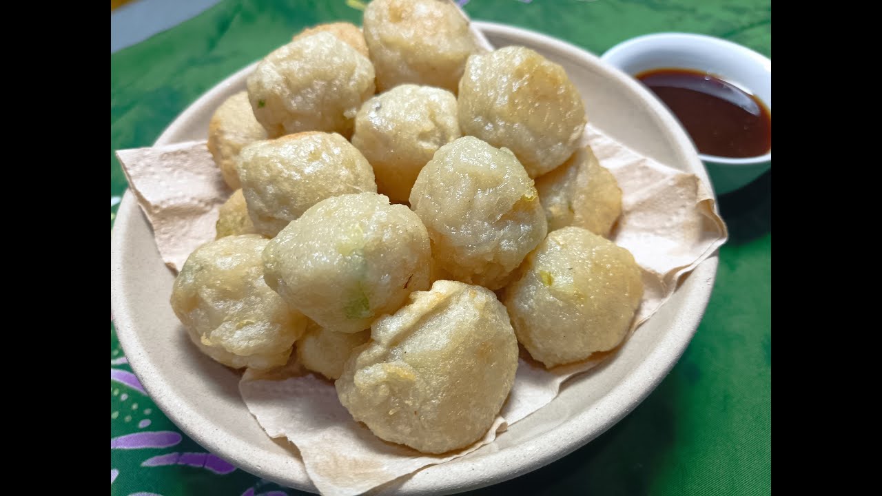 Pempek adaan ekonomis, harga seribuan tapi tetap terasa gurih ikannya. Bisa jadi ide jualan...