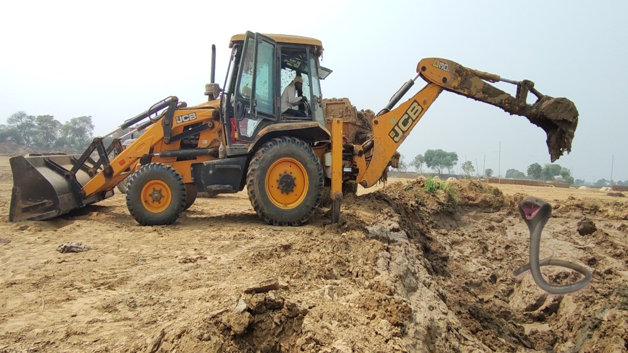 JCB 3dx Excavator Dig Big Well Loading Mud in Eicher Tractor 380 and JCB 3dx Backhoe Loader Top