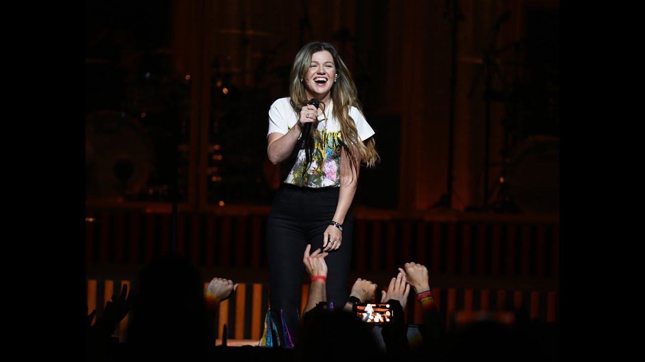Kelly Clarkson shares a behind-the-scenes look at her Las Vegas residency