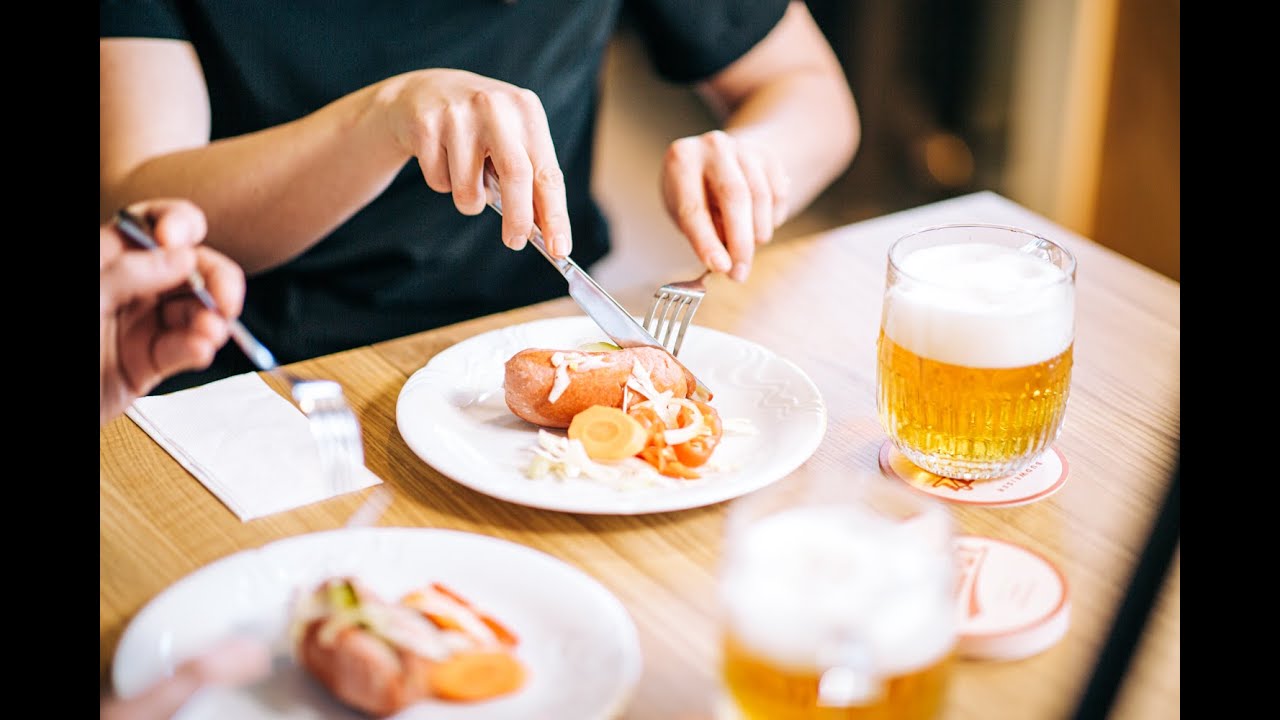 TSCHECHISCHE KNEIPENREGELN // DAS BIER MACHT DAS MEN&Uuml;