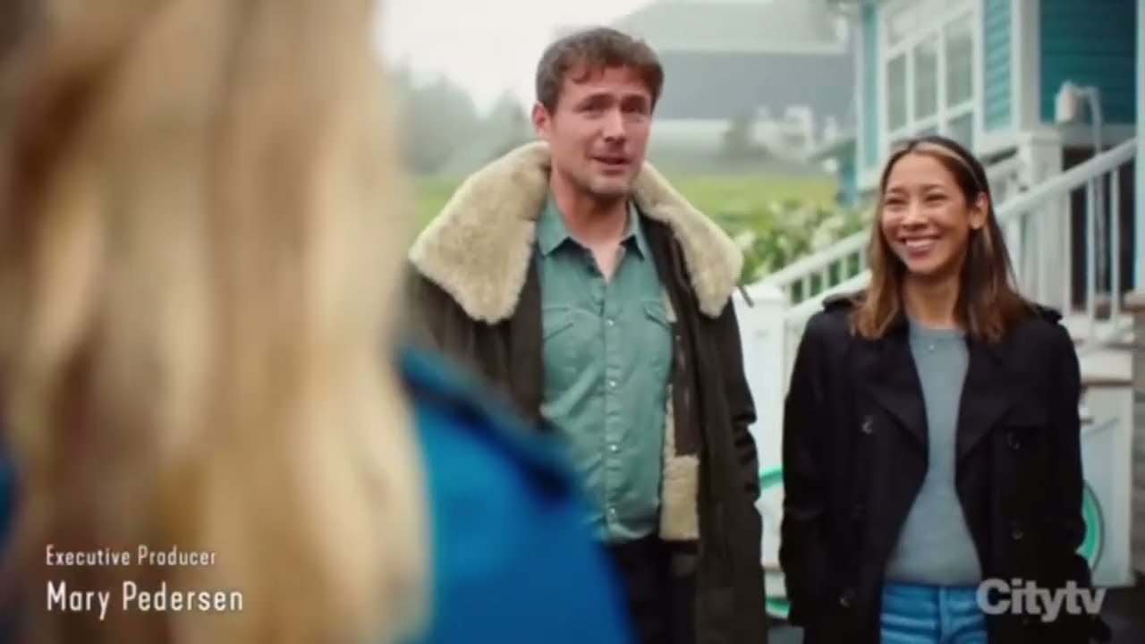 Charlie, Sarah and Rex move into their new place - season 7 episode 2