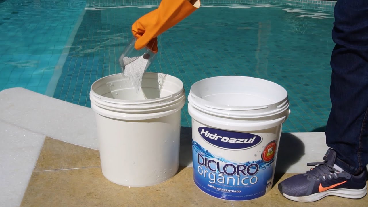 Como tratar a piscina com cloro na etapa de manutenção