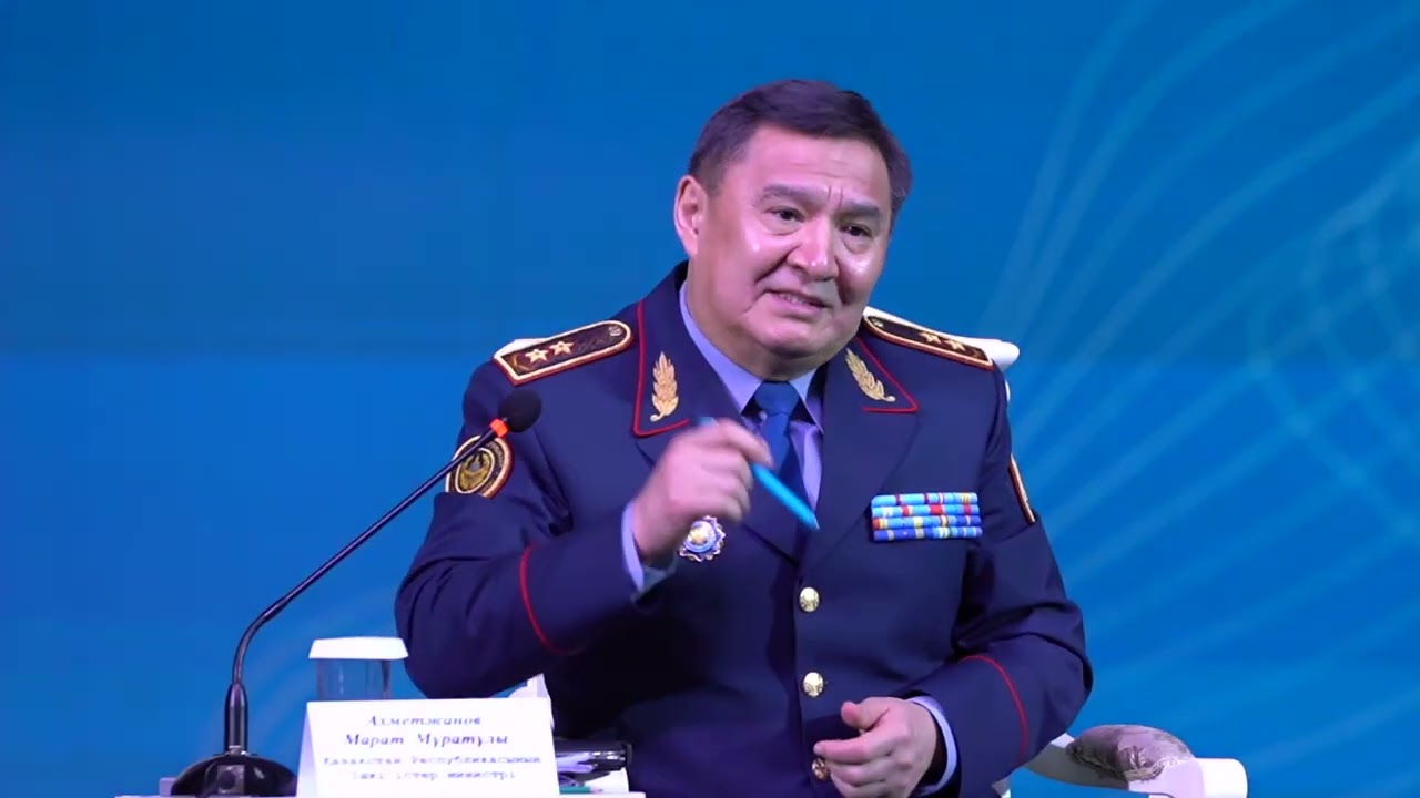 Министр внутренних дел Марат Ахметжанов встретился в Павлодаре с жителями региона