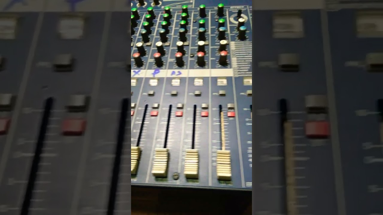 Yamaha MG124cx Mixer