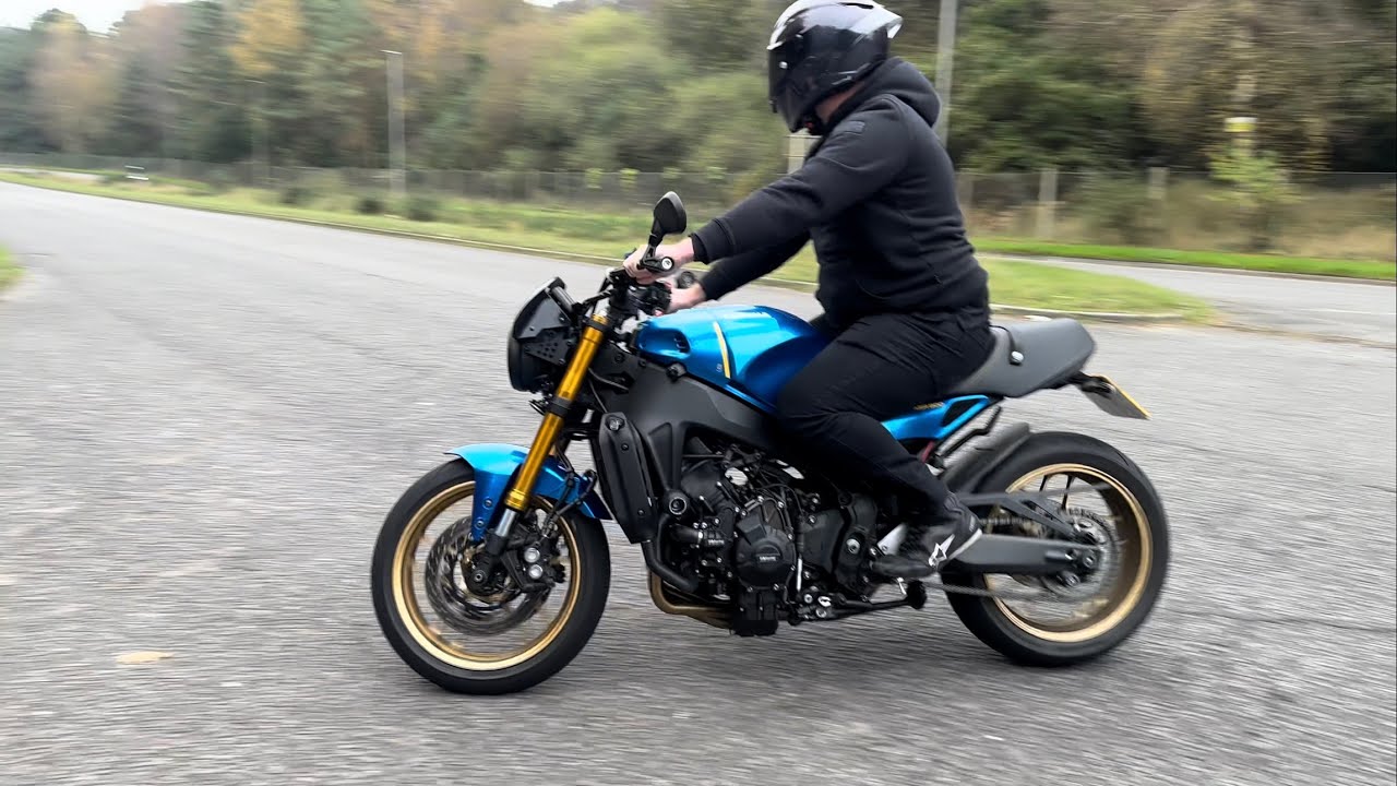Yamaha XSR900 w/Akrapovic race exhaust loud flybys