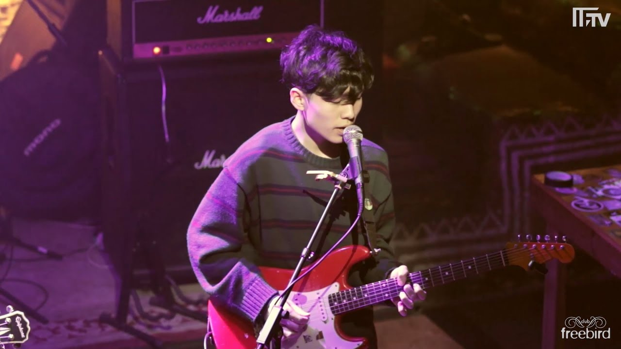 더 폴스(The Poles) 