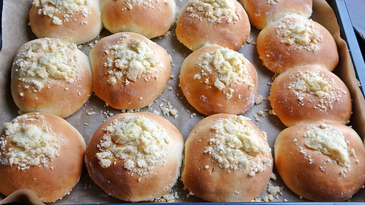 BUŁKI DROŻDŻOWE Z KRUSZONKĄ #rolls #food #pieczywo #sweet #jedzenie #recipe