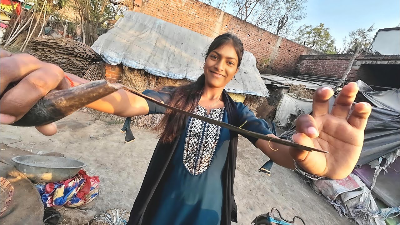 Gala kaatne aa gayi mera😂